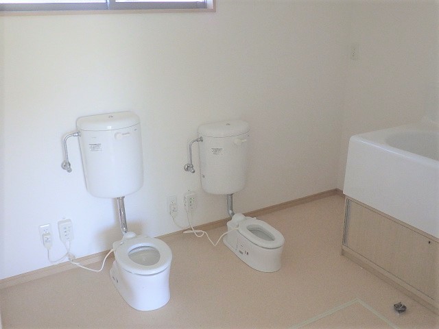 サイズの異なるトイレは様々な月齢に対応できます | トイレ
